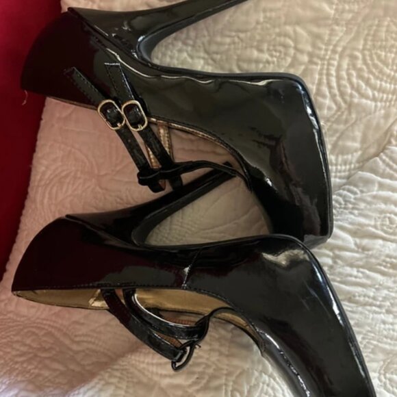 Black patten Mary Jane heels - Picture 2 of 2